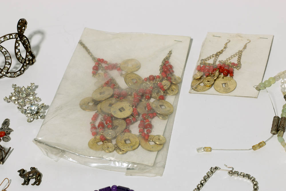 Collection of Assorted Jewelry