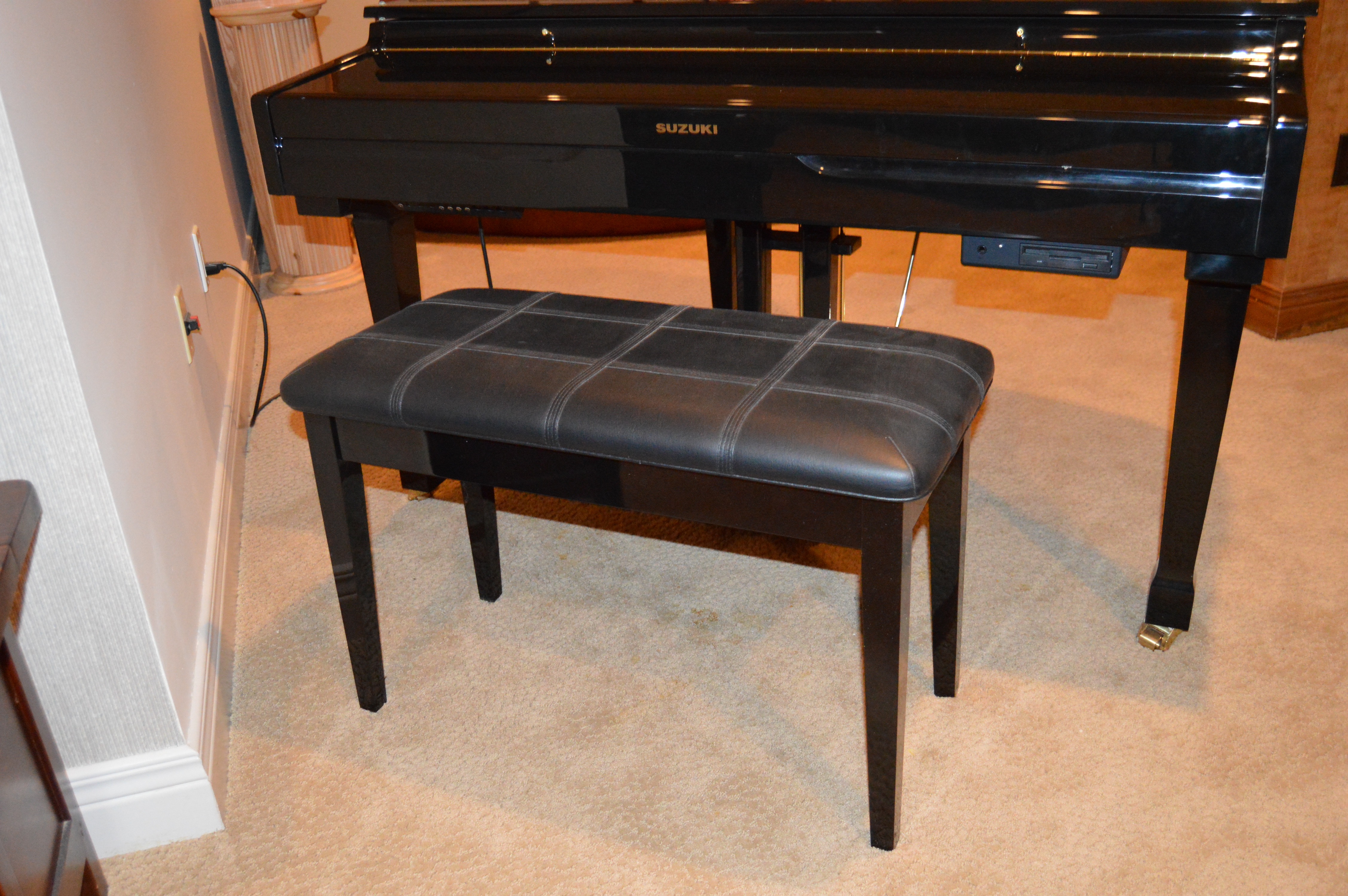 Suzuki HG-425e Mini-Grande Ensemble Piano