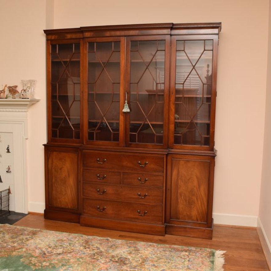 Vintage Chippendale Style Flame Mahogany Veneer Breakfront China Cabinet