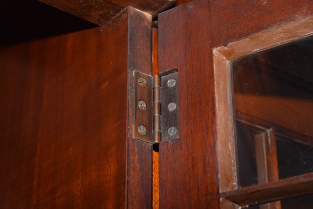 Vintage Chippendale Style Flame Mahogany Veneer Breakfront China Cabinet