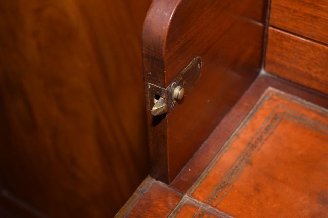 Vintage Chippendale Style Flame Mahogany Veneer Breakfront China Cabinet