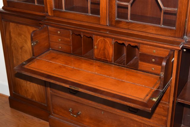 Vintage Chippendale Style Flame Mahogany Veneer Breakfront China Cabinet