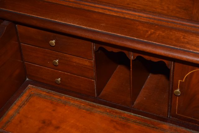 Vintage Chippendale Style Flame Mahogany Veneer Breakfront China Cabinet