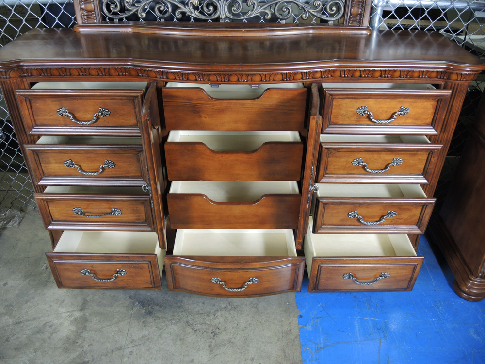 Flexsteel Wynwood Dresser with Mirror