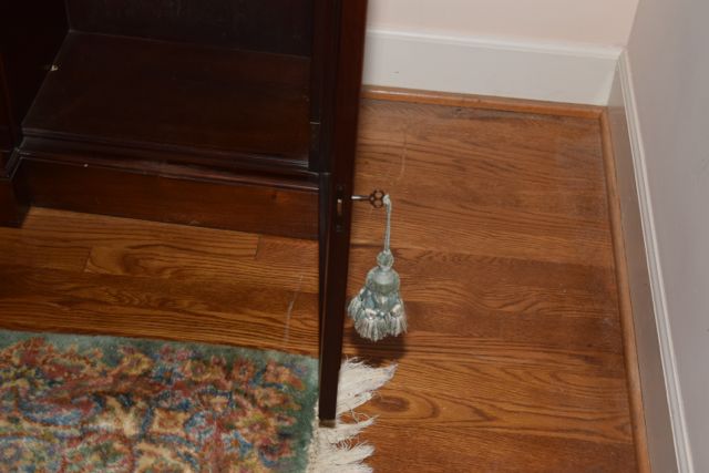 Vintage Chippendale Style Flame Mahogany Veneer Breakfront China Cabinet