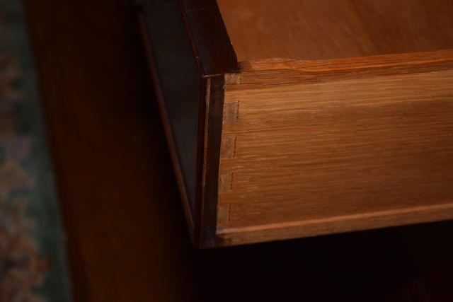 Vintage Chippendale Style Flame Mahogany Veneer Breakfront China Cabinet