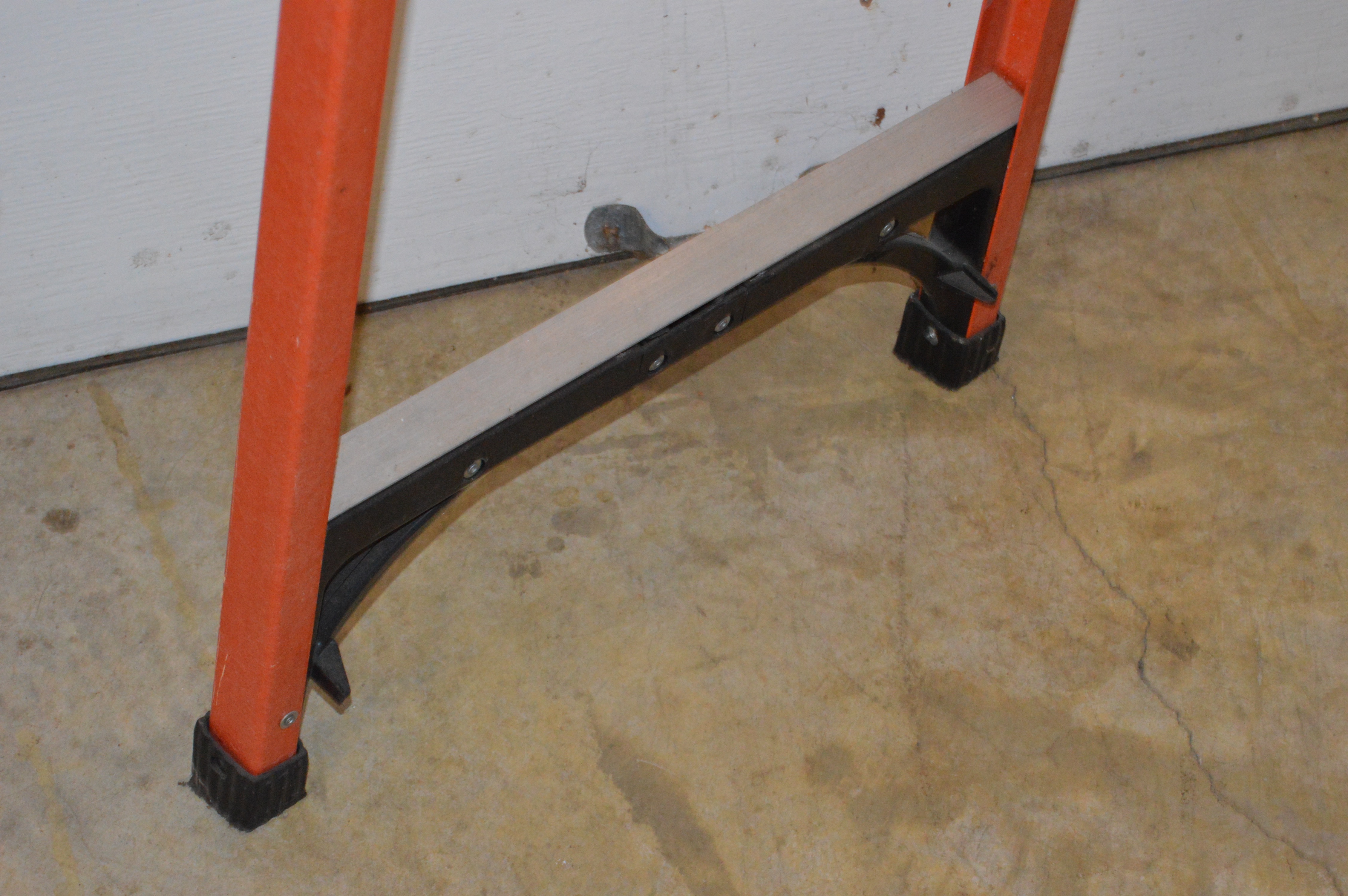 8 Aluminum "Husky" Step Ladder