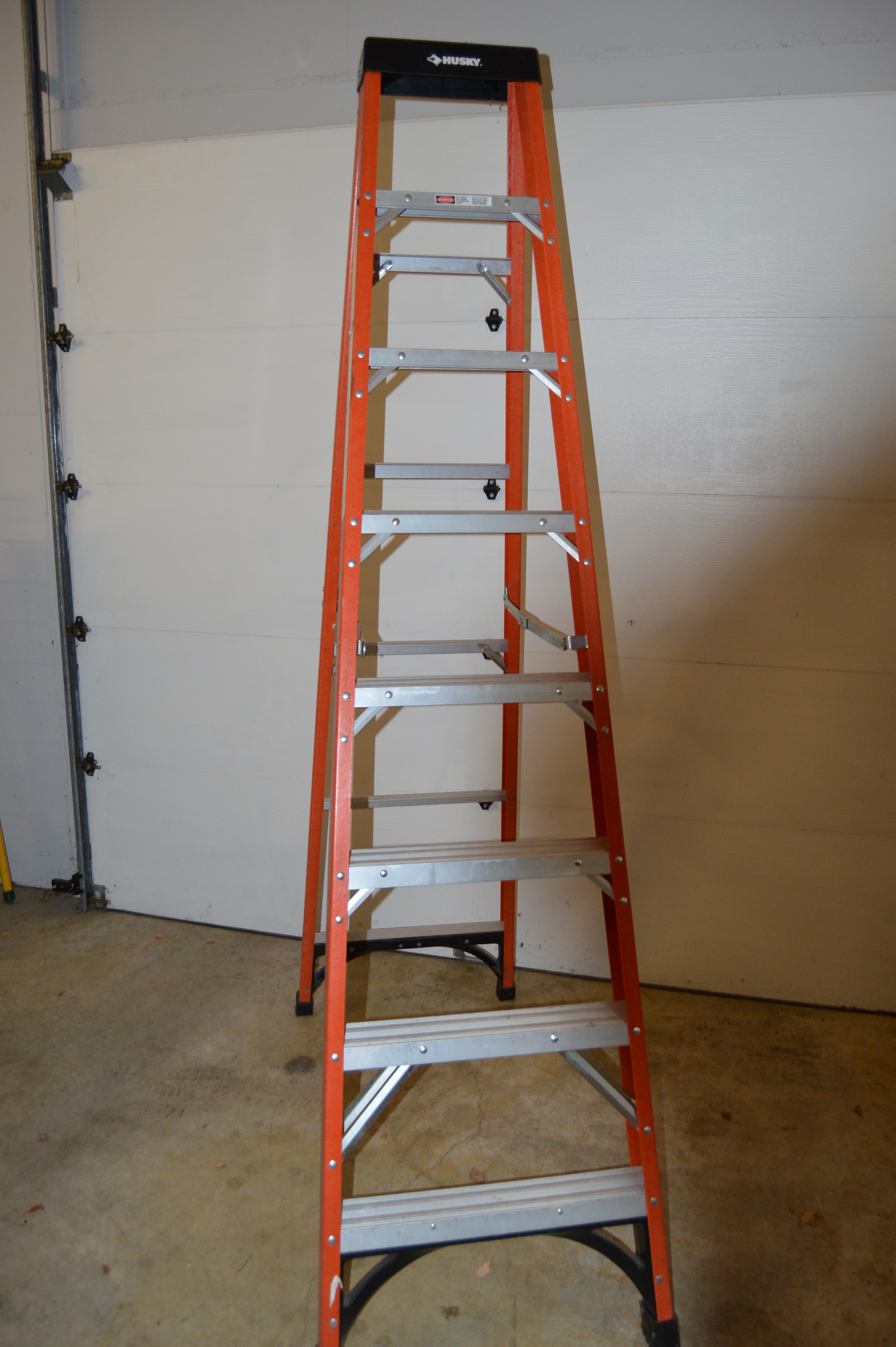 8 Aluminum "Husky" Step Ladder