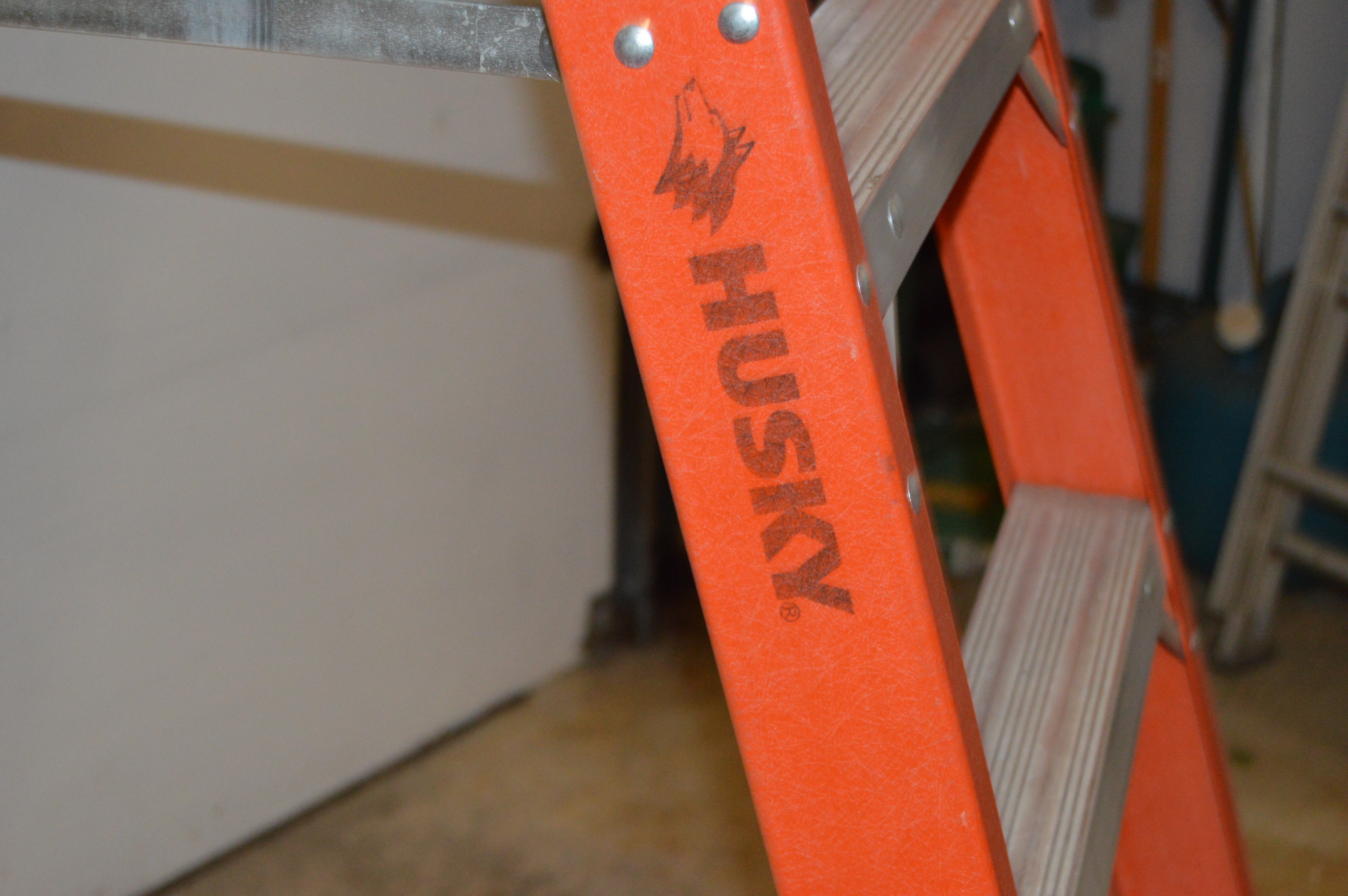 8 Aluminum "Husky" Step Ladder