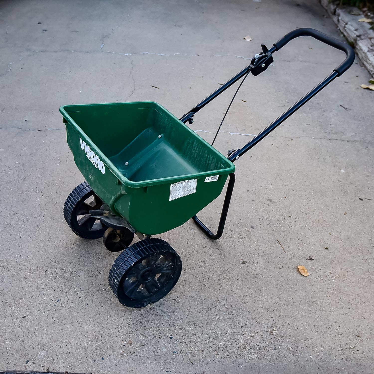 Vigoro 4300 Broadcast Spreader