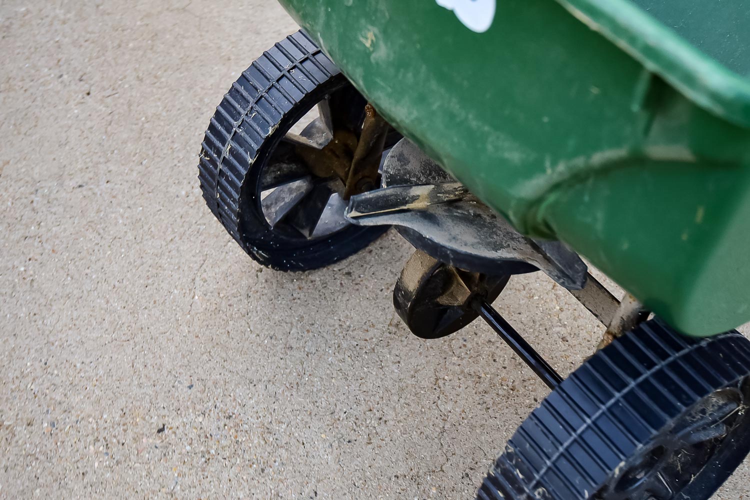 Vigoro 4300 Broadcast Spreader