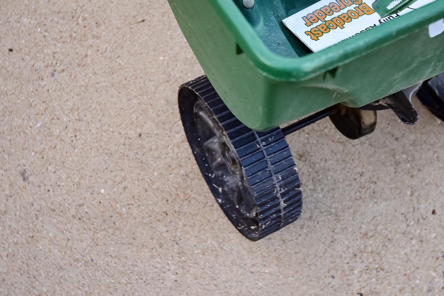 Vigoro 4300 Broadcast Spreader