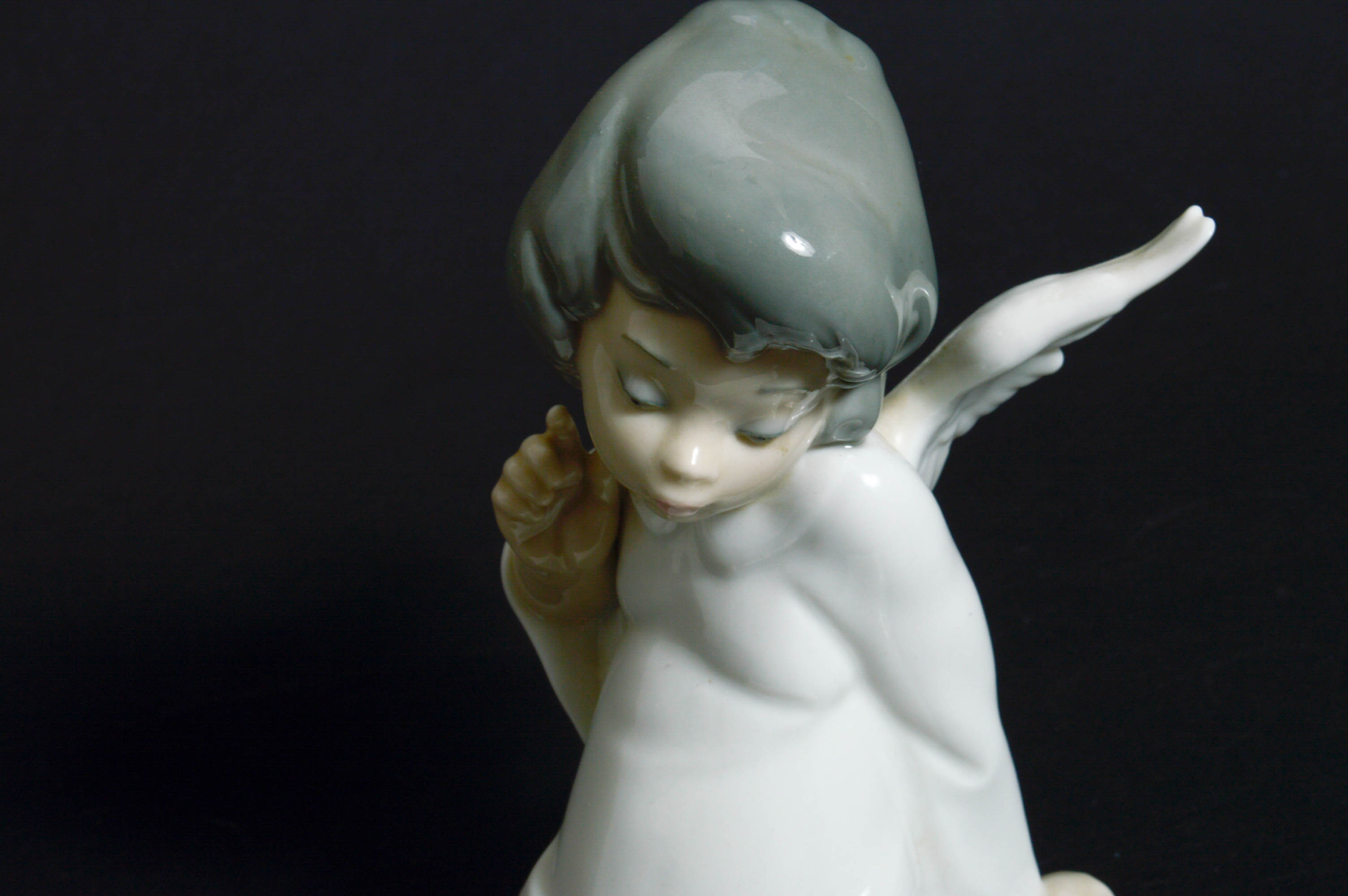 Lladró "Angel Wondering" Porcelain Figurine