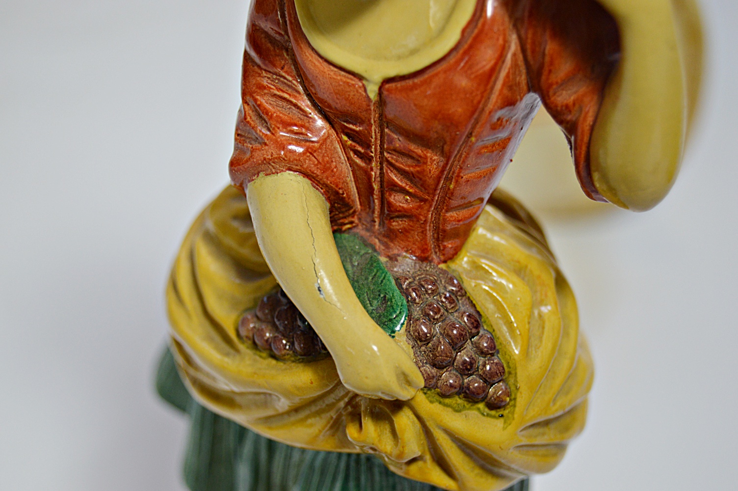 Pair of Vintage Italian Chalkware Figurines