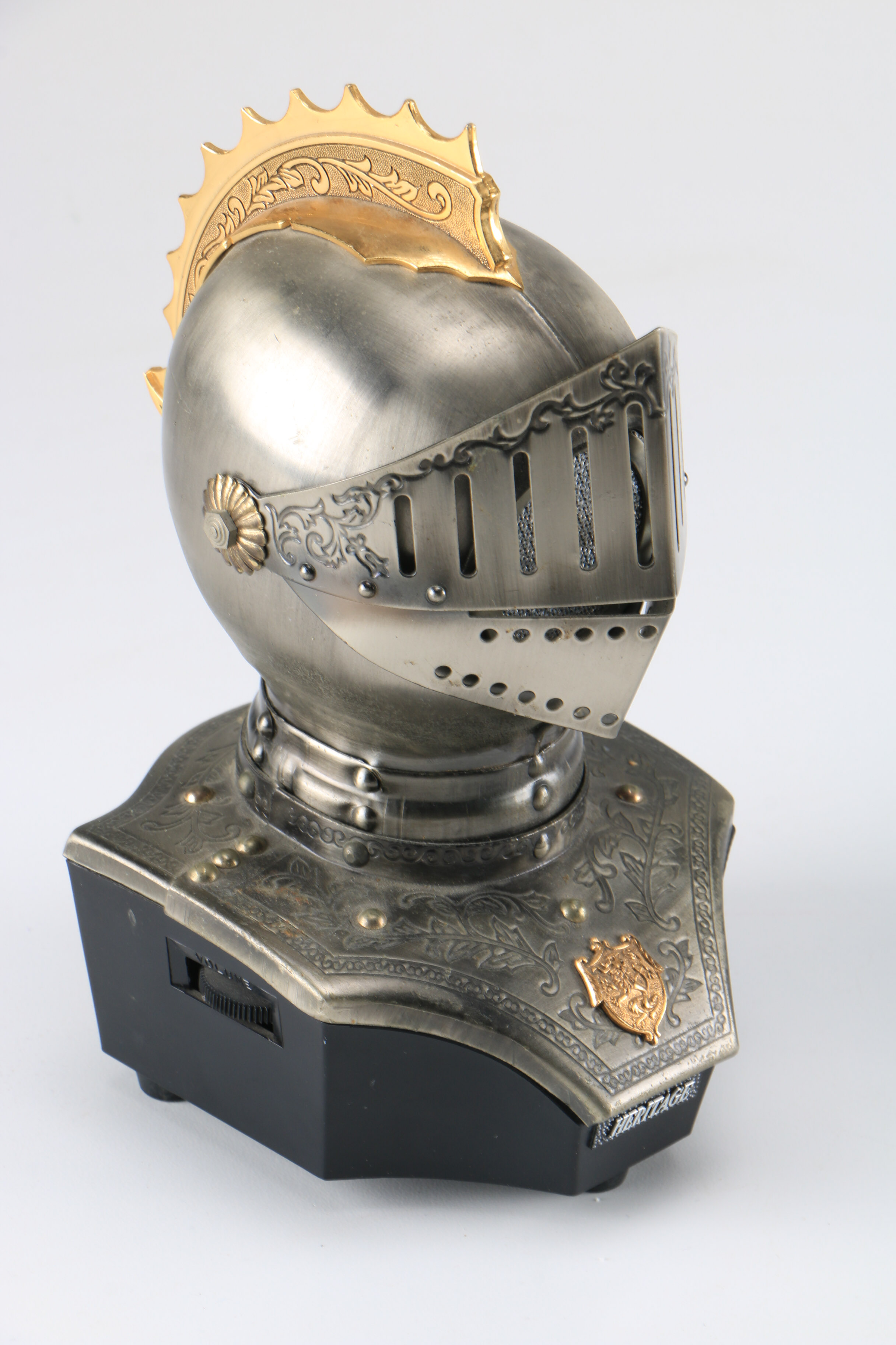 Metal Décor including Heritage Knight Radio