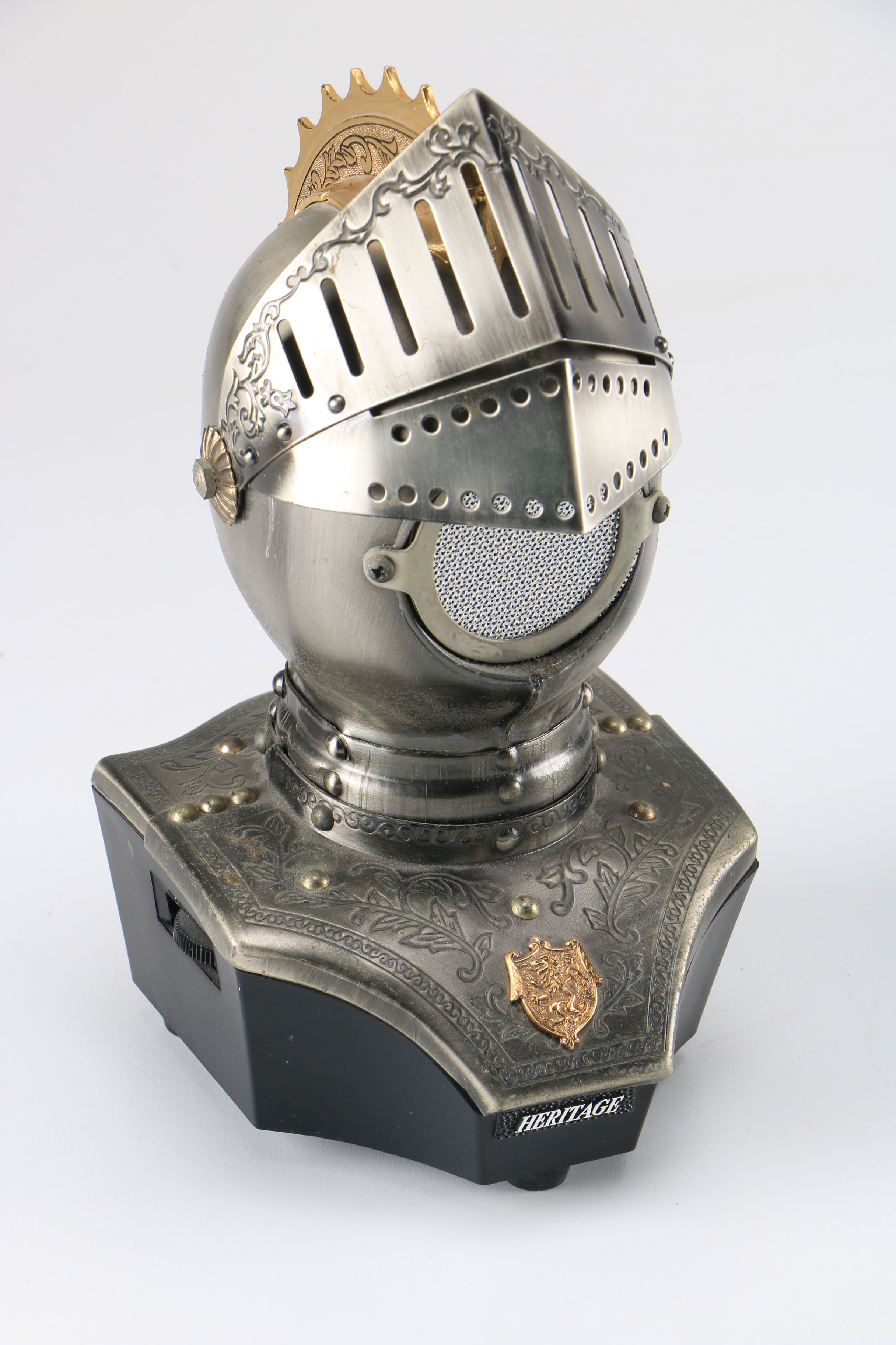 Metal Décor including Heritage Knight Radio