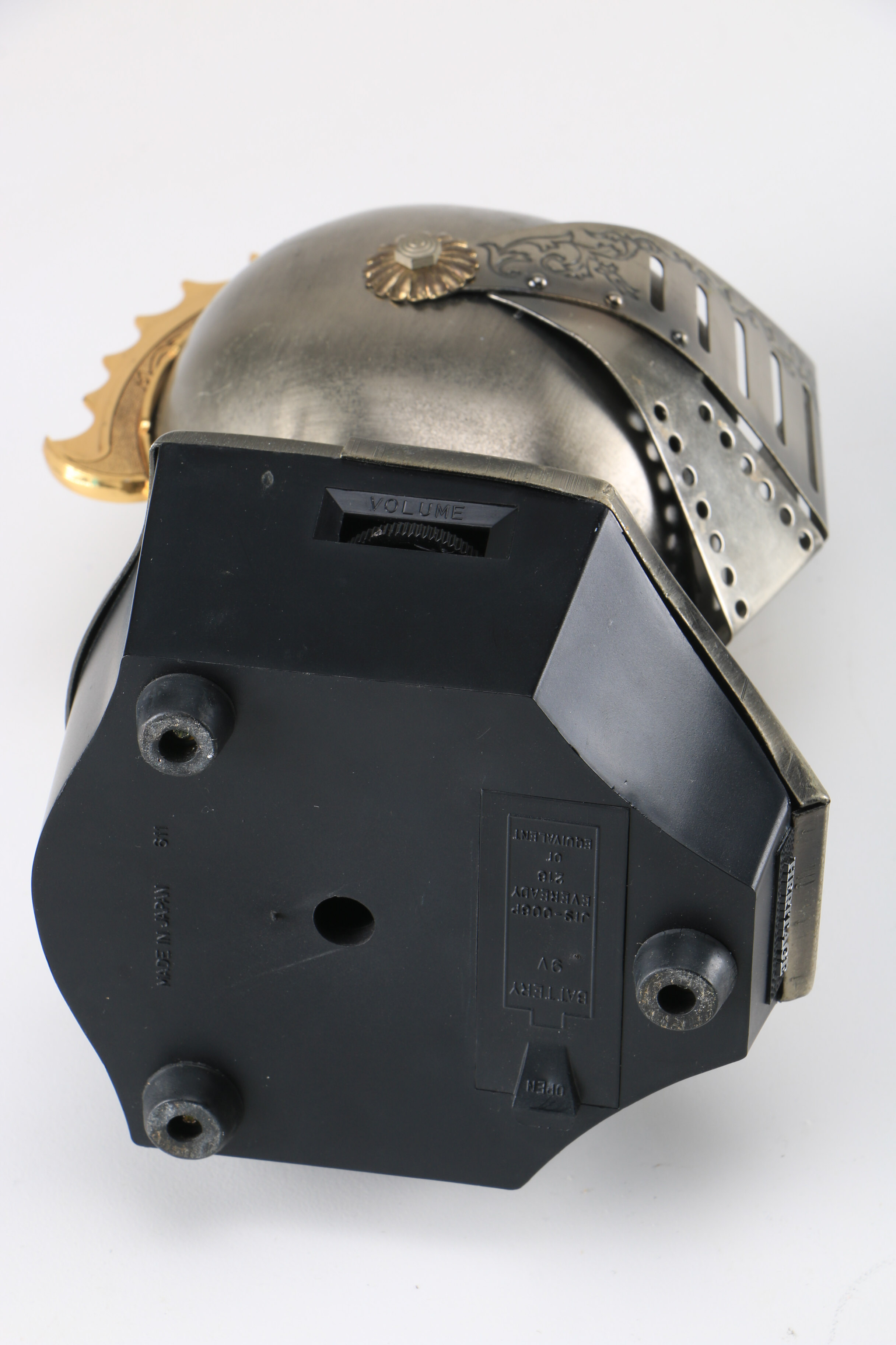 Metal Décor including Heritage Knight Radio