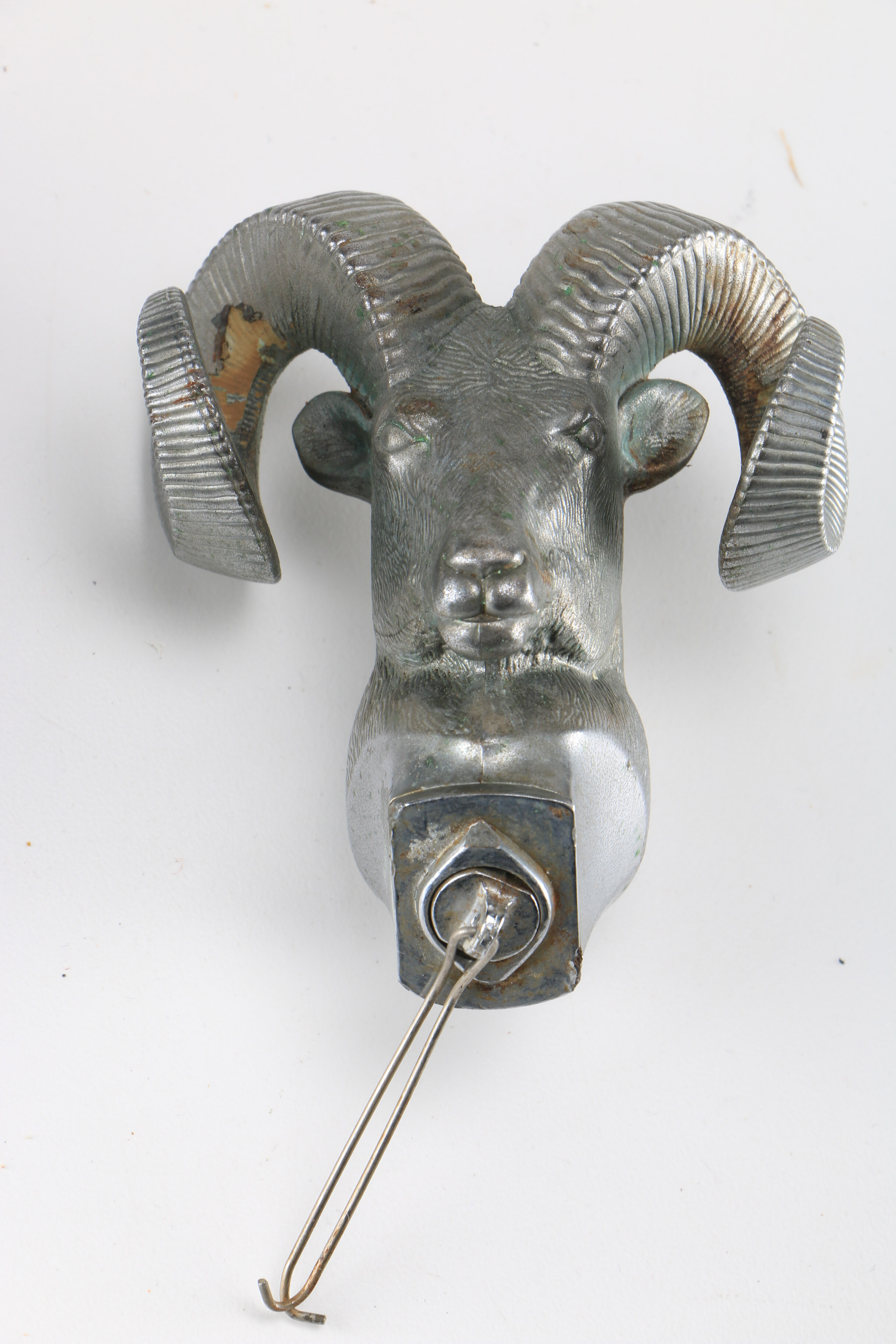 Metal Décor including Heritage Knight Radio