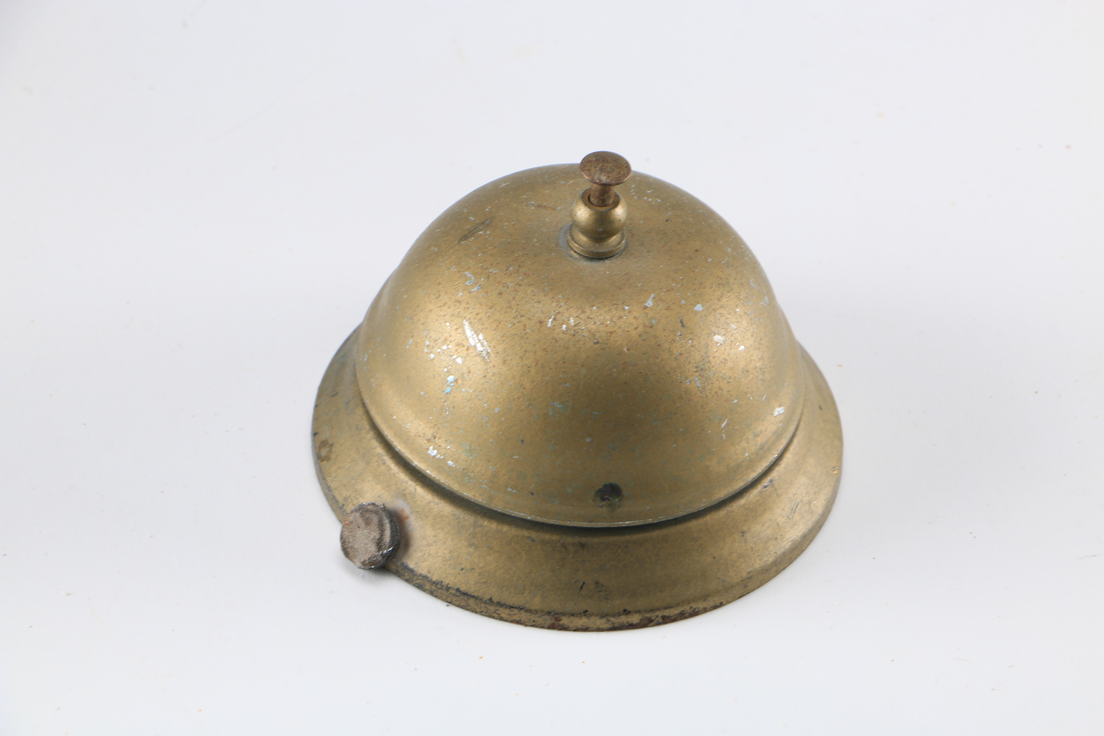 Metal Décor including Heritage Knight Radio