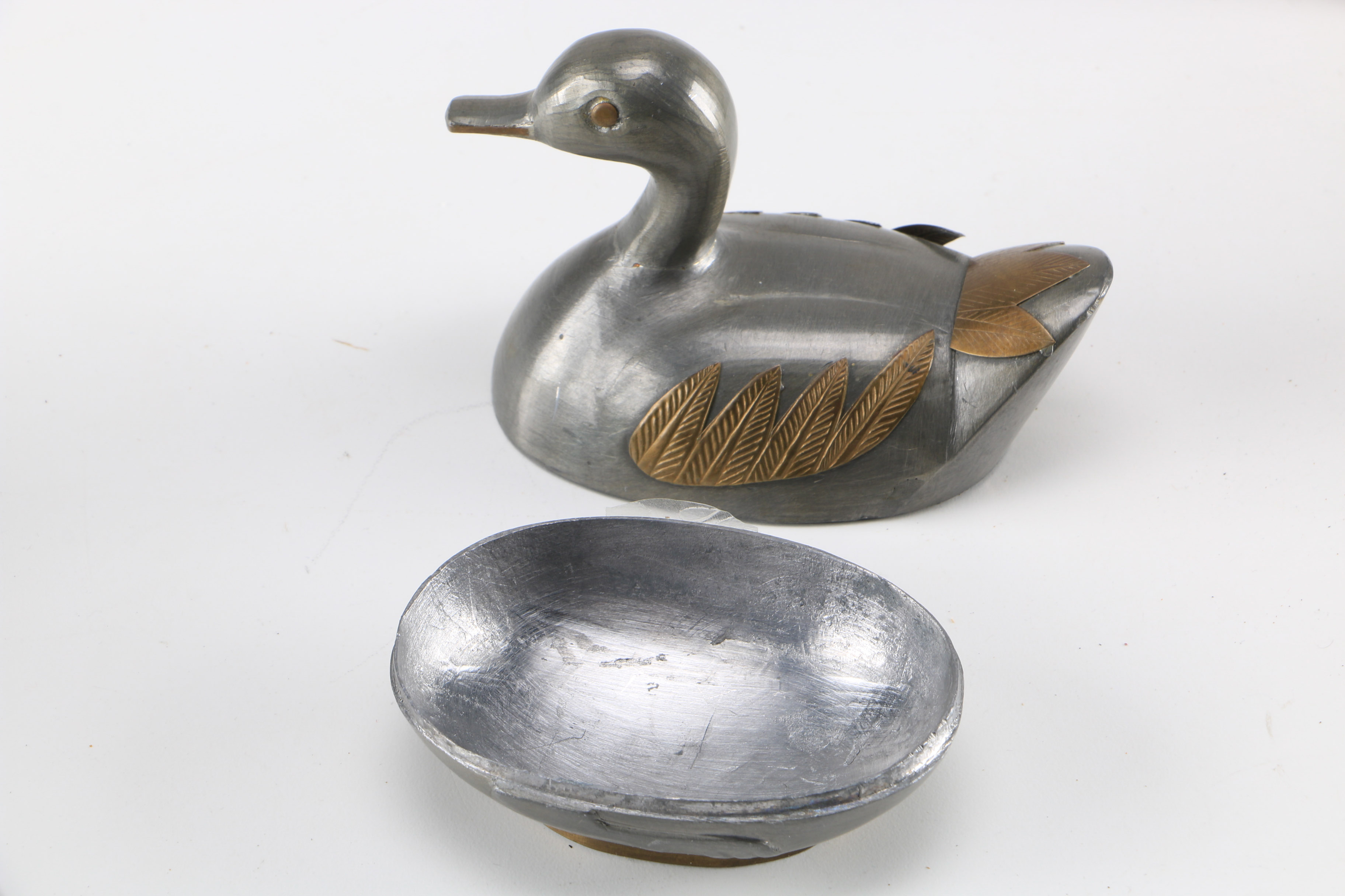 Metal Décor including Heritage Knight Radio