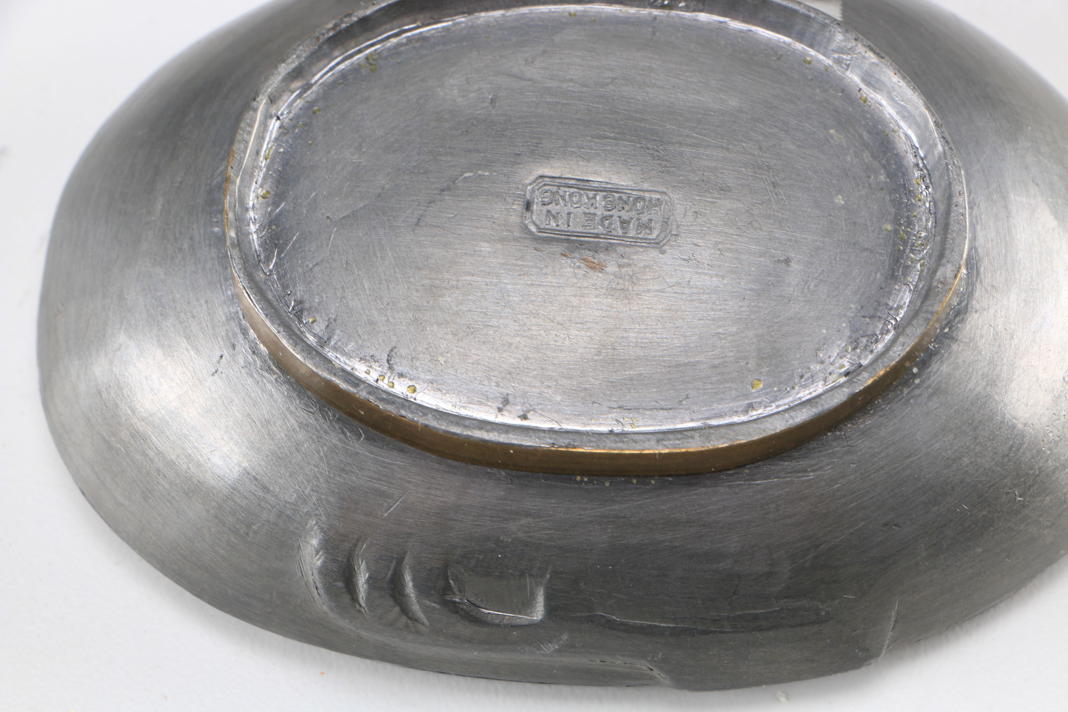 Metal Décor including Heritage Knight Radio