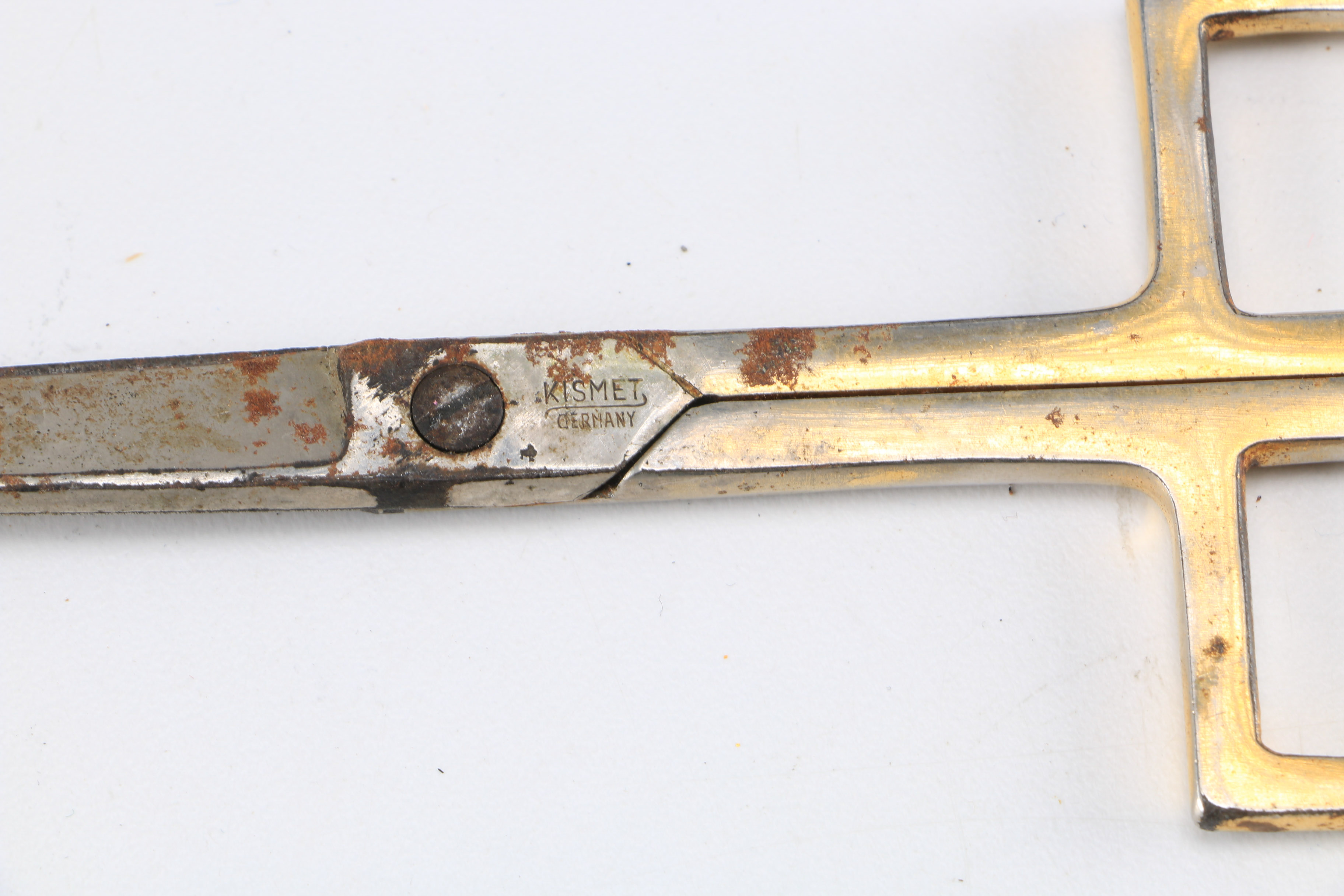 Metal Décor including Heritage Knight Radio