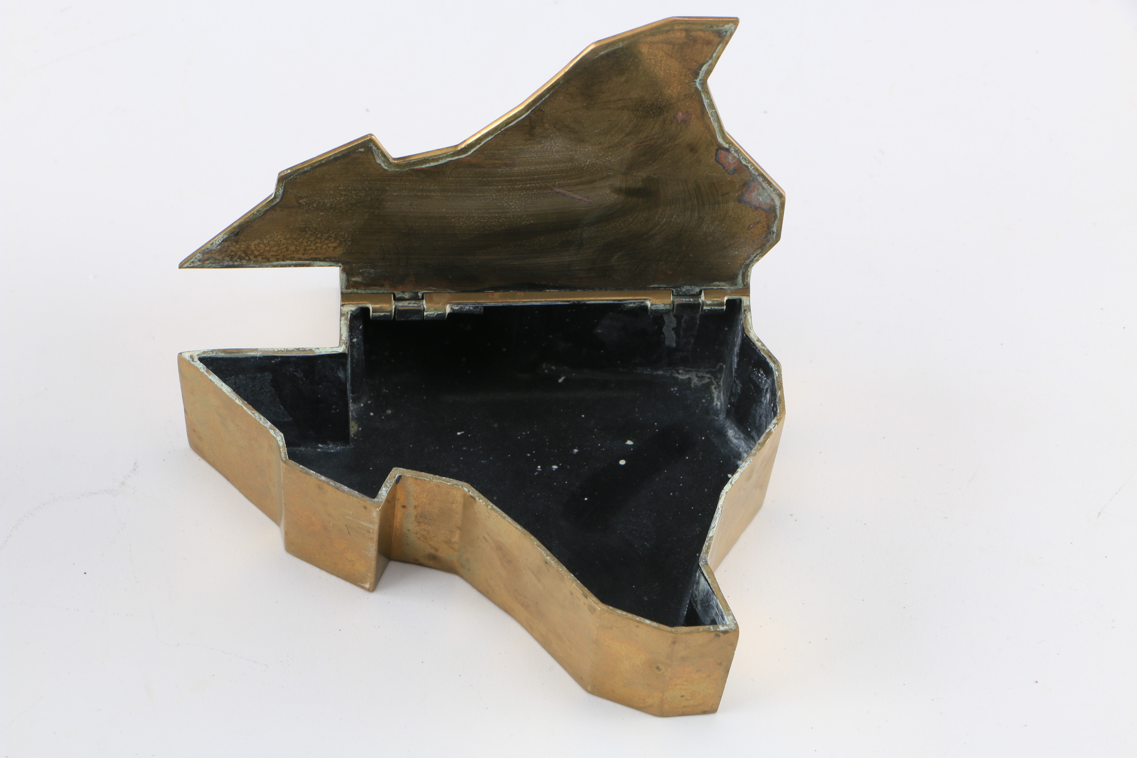 Metal Décor including Heritage Knight Radio