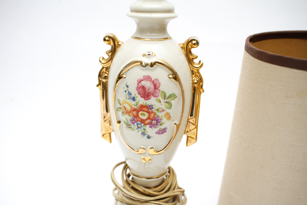 Vintage Floral Motif Table Lamp