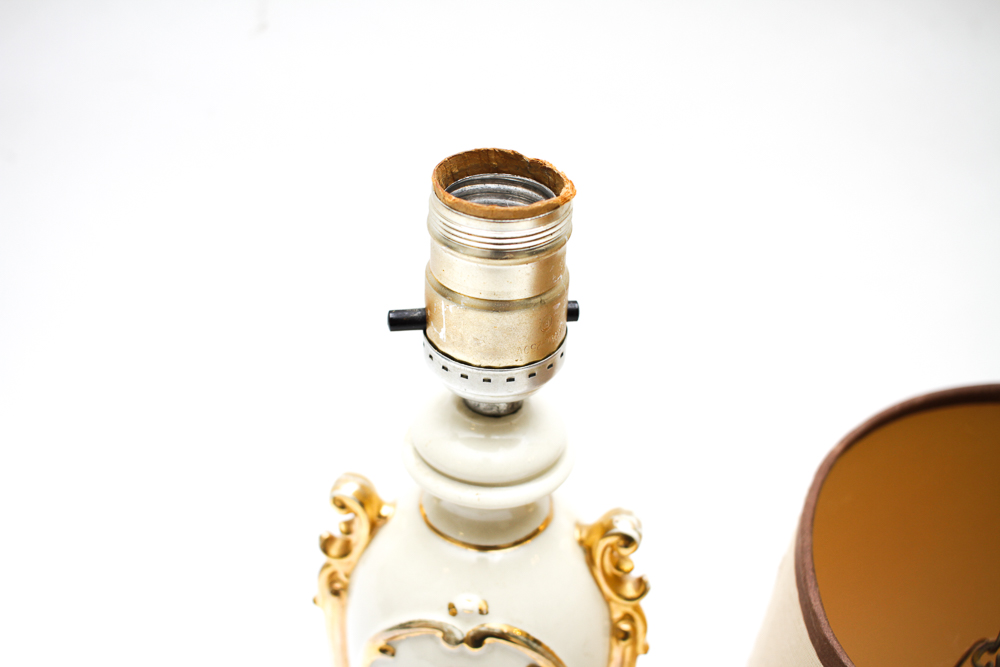 Vintage Floral Motif Table Lamp