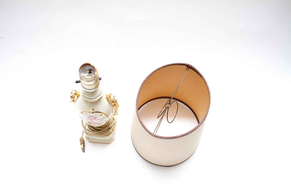 Vintage Floral Motif Table Lamp