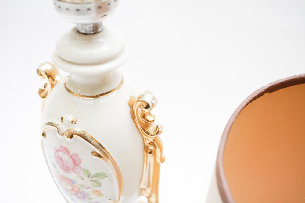 Vintage Floral Motif Table Lamp