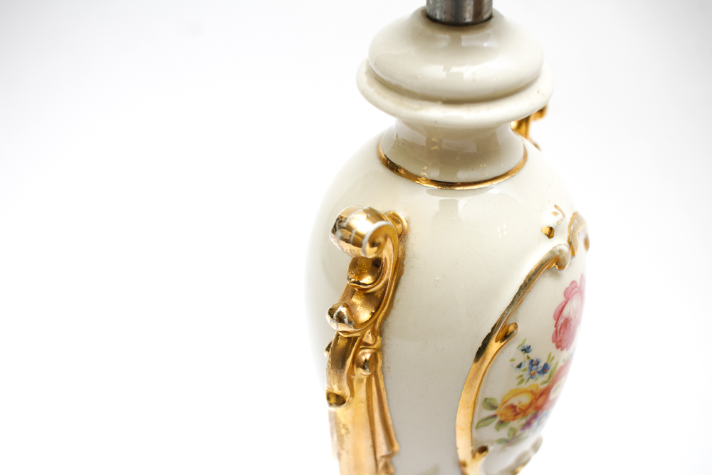 Vintage Floral Motif Table Lamp