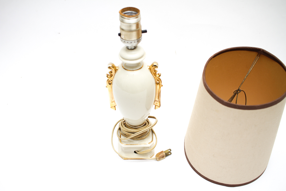 Vintage Floral Motif Table Lamp