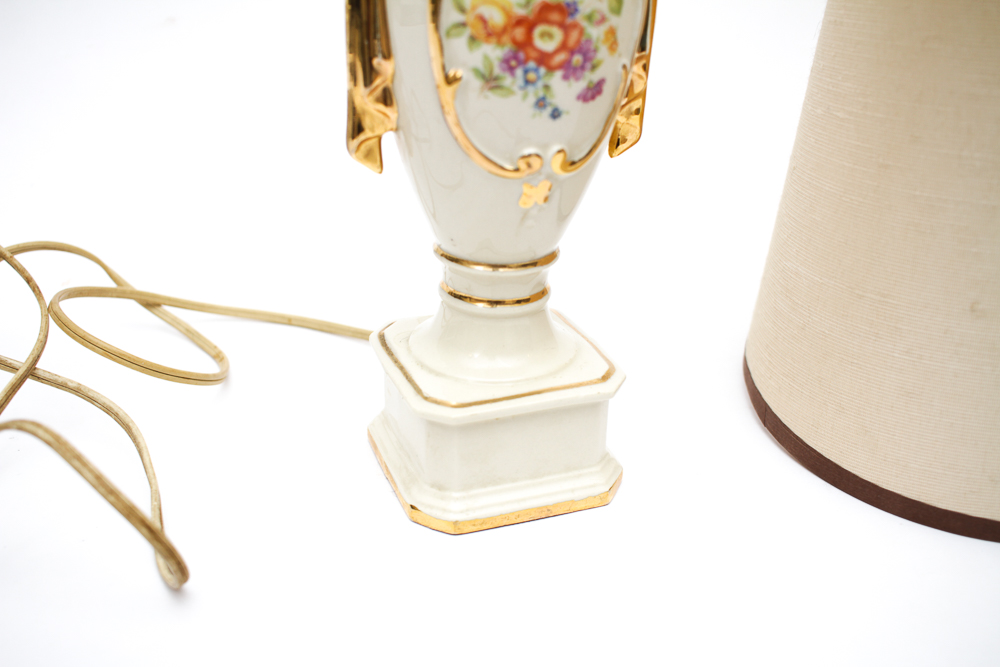 Vintage Floral Motif Table Lamp