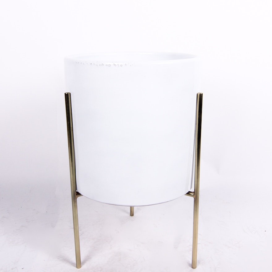 White Gainey Planter with Original Base