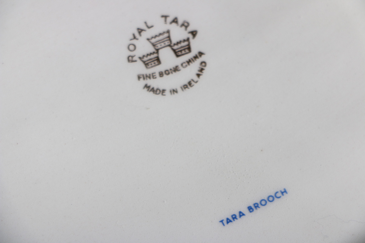 "Tara Brooch" Royal Tara Fine Bone China Dinner Set and Wall Clock