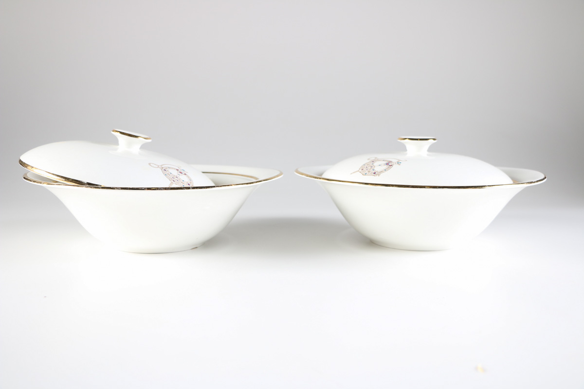 "Tara Brooch" Royal Tara Fine Bone China Dinner Set and Wall Clock