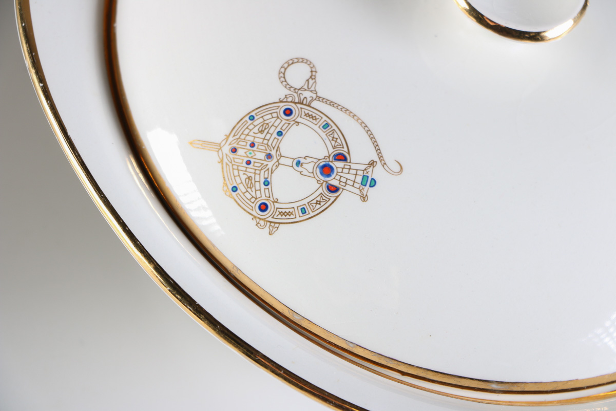 "Tara Brooch" Royal Tara Fine Bone China Dinner Set and Wall Clock