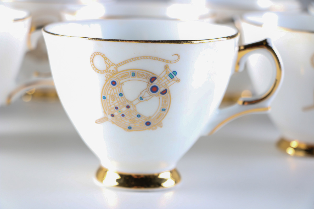 "Tara Brooch" Royal Tara Fine Bone China Dinner Set and Wall Clock