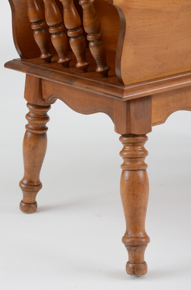 Early American Style Dough Box End Table