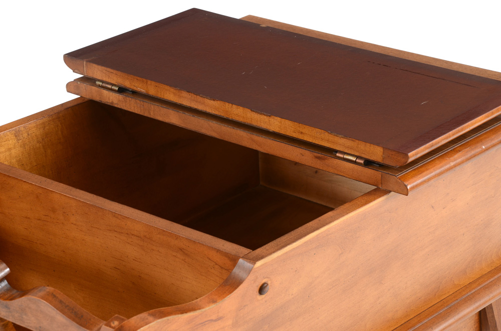 Early American Style Dough Box End Table