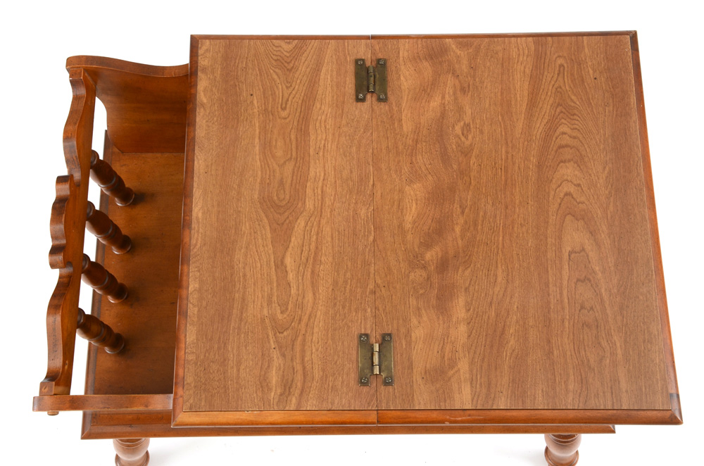 Early American Style Dough Box End Table