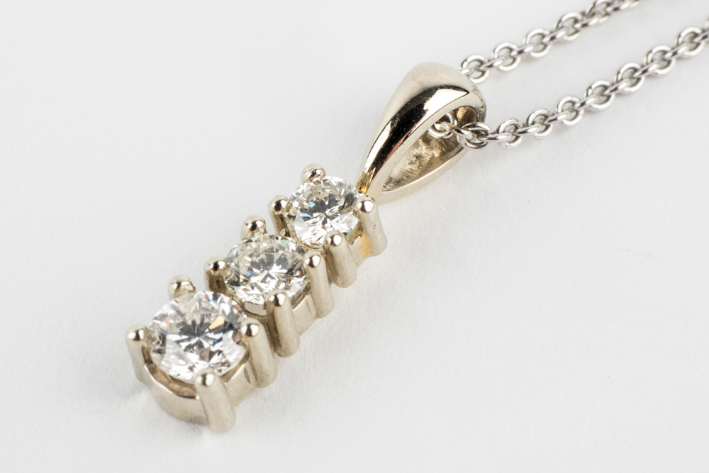 14K White Gold Diamond Pendant Necklace