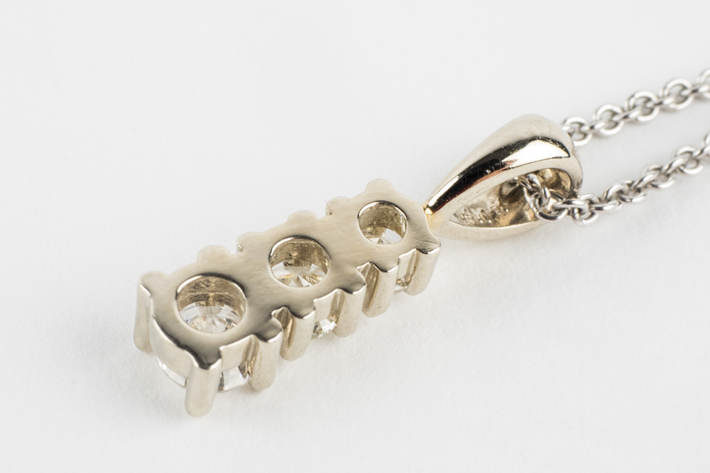 14K White Gold Diamond Pendant Necklace