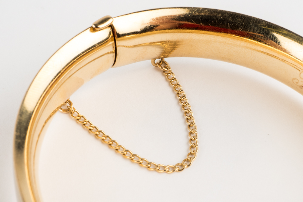 14K Yellow Gold Hinged Bangle
