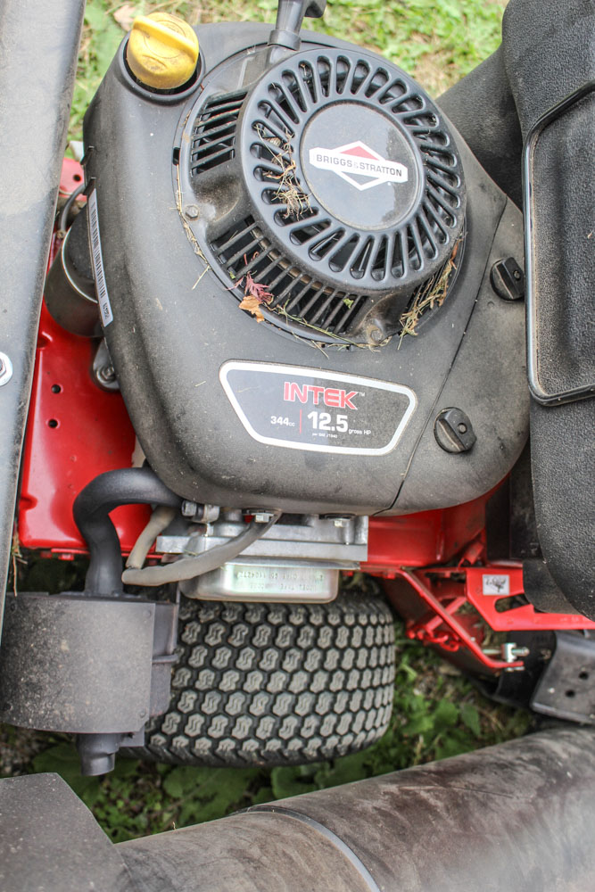 Snapper 28 Hi-Vac Rear Engine Riding Lawn Mower
