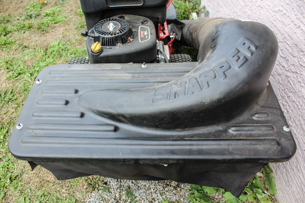 Snapper 28 Hi-Vac Rear Engine Riding Lawn Mower