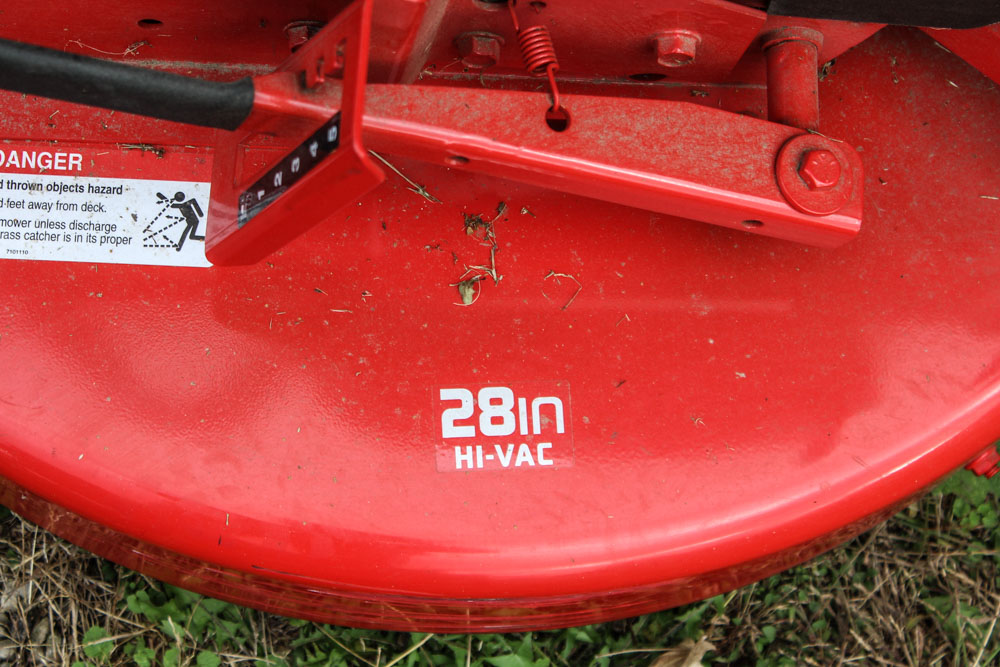 Snapper 28 Hi-Vac Rear Engine Riding Lawn Mower