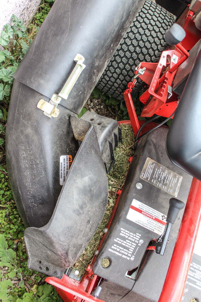 Snapper 28 Hi-Vac Rear Engine Riding Lawn Mower