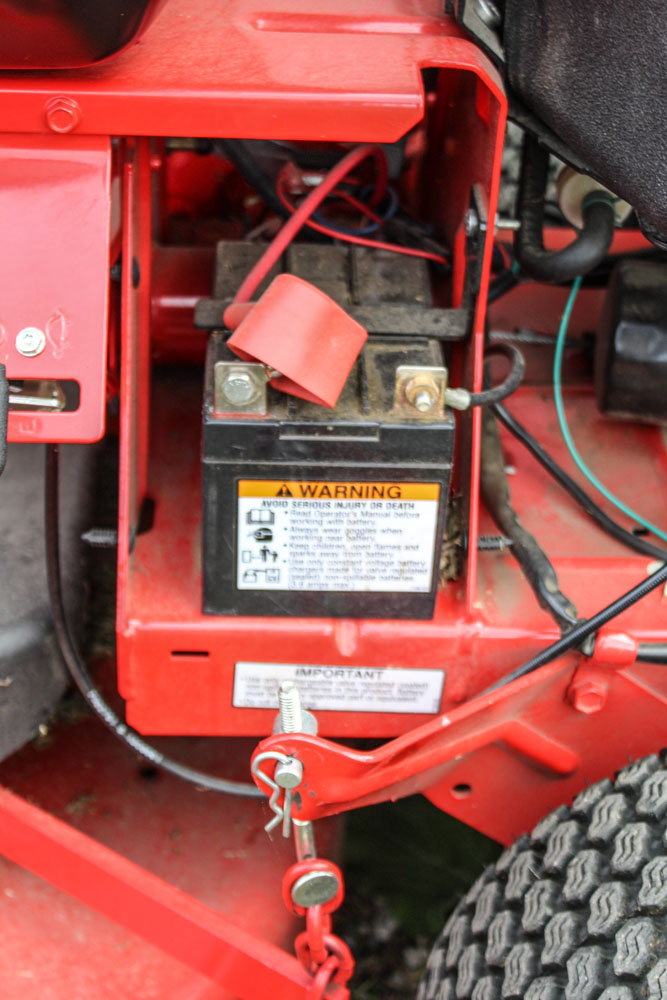 Snapper 28 Hi-Vac Rear Engine Riding Lawn Mower